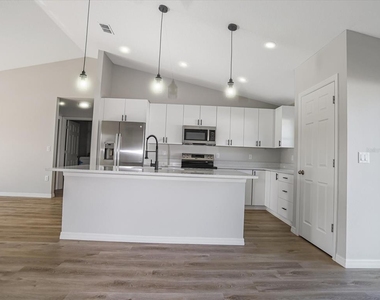 16619 Sw 31st Circle - Photo Thumbnail 6