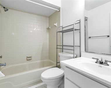 305 Northlake Drive - Photo Thumbnail 11