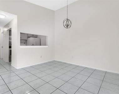 305 Northlake Drive - Photo Thumbnail 5