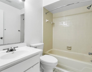 305 Northlake Drive - Photo Thumbnail 9