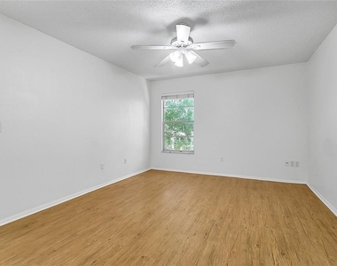 305 Northlake Drive - Photo Thumbnail 8