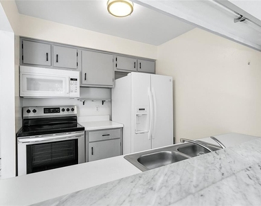 305 Northlake Drive - Photo Thumbnail 6