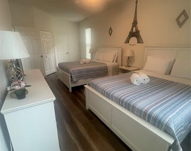 1010 Tourmaline Drive - Photo Thumbnail 8