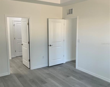 3467 W Seahorse Lane - Photo Thumbnail 17