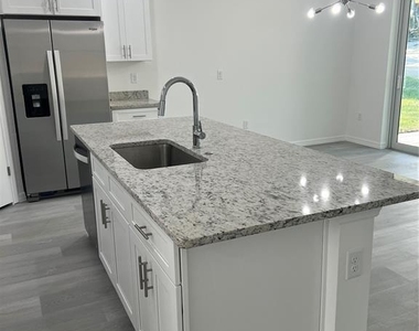 3467 W Seahorse Lane - Photo Thumbnail 13