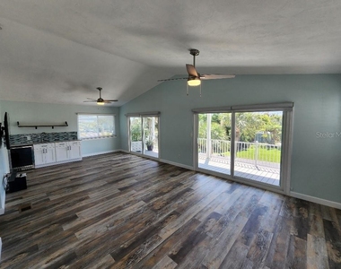 110 Surf Street - Photo Thumbnail 12