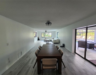 900 Crestwood Road - Photo Thumbnail 5