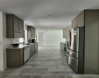 900 Crestwood Road - Photo Thumbnail 1
