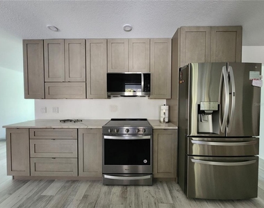 900 Crestwood Road - Photo Thumbnail 2