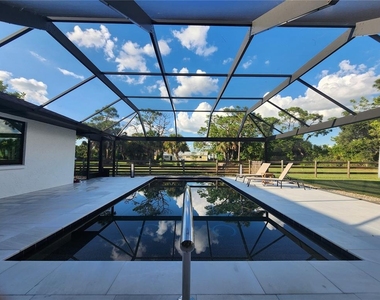 900 Crestwood Road - Photo Thumbnail 4