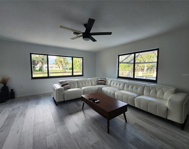 900 Crestwood Road - Photo Thumbnail 15