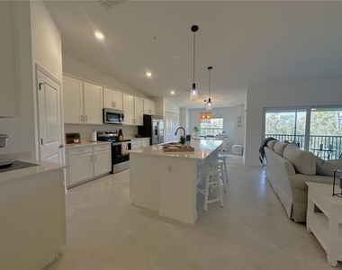 14221 Heritage Landing Boulevard - Photo Thumbnail 7