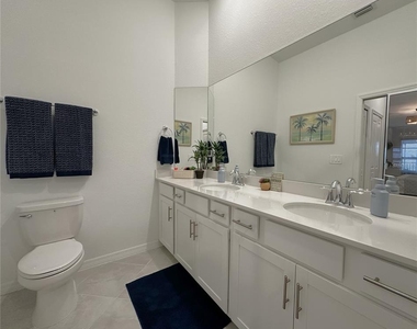 14221 Heritage Landing Boulevard - Photo Thumbnail 18