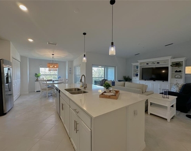14221 Heritage Landing Boulevard - Photo Thumbnail 4