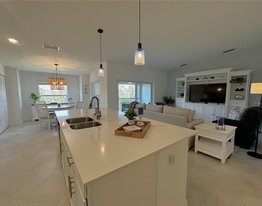 14221 Heritage Landing Boulevard - Photo Thumbnail 9