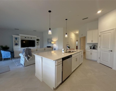 14221 Heritage Landing Boulevard - Photo Thumbnail 5