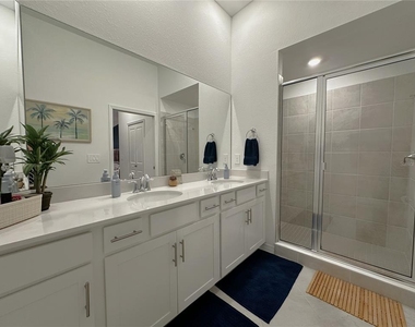 14221 Heritage Landing Boulevard - Photo Thumbnail 17