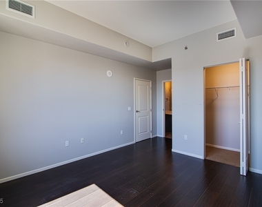 8255 Las Vegas Boulevard - Photo Thumbnail 16