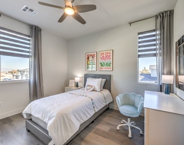 9420 Titania Dawn Street - Photo Thumbnail 14