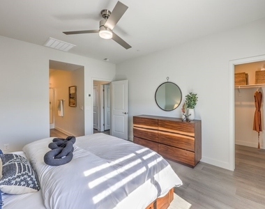 9420 Titania Dawn Street - Photo Thumbnail 10