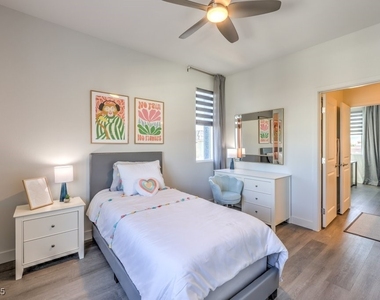 9420 Titania Dawn Street - Photo Thumbnail 15