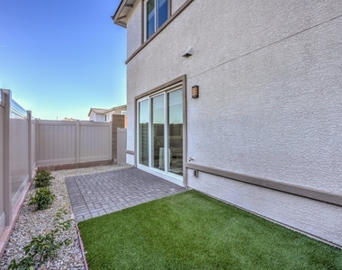 9420 Titania Dawn Street - Photo Thumbnail 20
