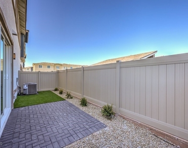 9420 Titania Dawn Street - Photo Thumbnail 19