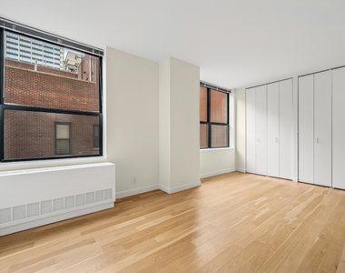 West 87th Street - Photo Thumbnail 5