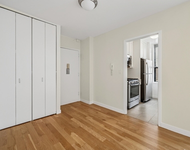 West 87th Street - Photo Thumbnail 2