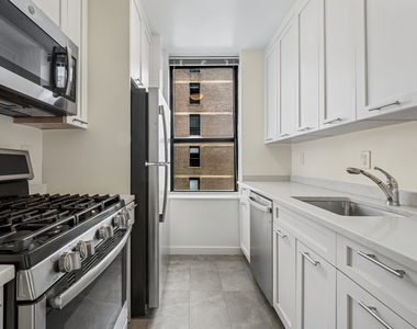 West 87th Street - Photo Thumbnail 4
