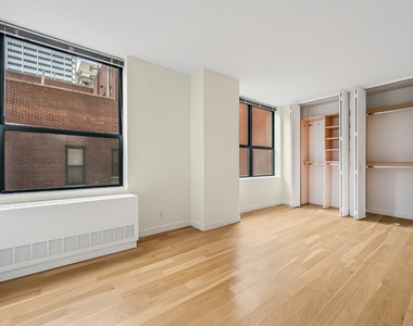 West 87th Street - Photo Thumbnail 6