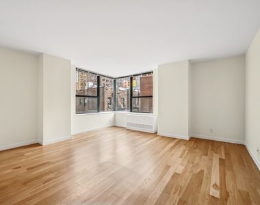 West 87th Street - Photo Thumbnail 1