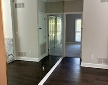 3201 Lenox Road Ne - Photo Thumbnail 3