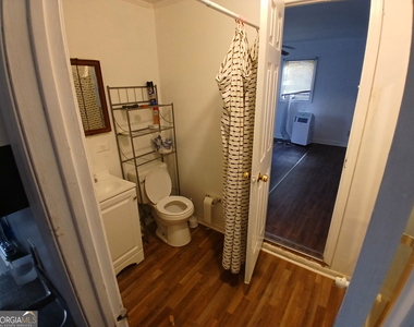 218a Hunt Street - Photo Thumbnail 3
