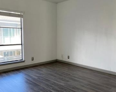 2800 Douglas Avenue - Photo Thumbnail 3