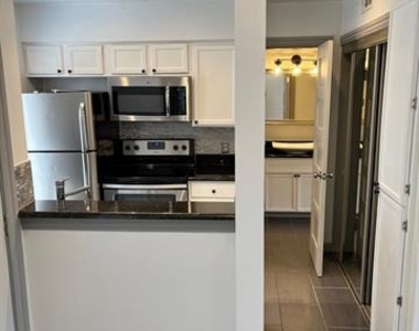 2800 Douglas Avenue - Photo Thumbnail 4