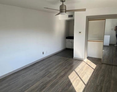 2800 Douglas Avenue - Photo Thumbnail 9