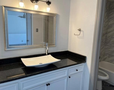 2800 Douglas Avenue - Photo Thumbnail 11