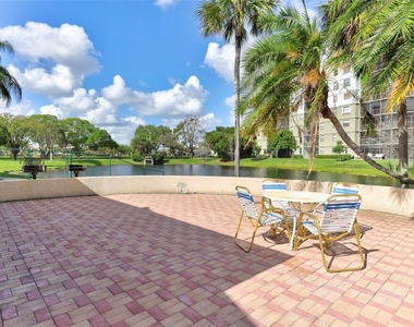 2236 N Cypress Bend Drive - Photo Thumbnail 51