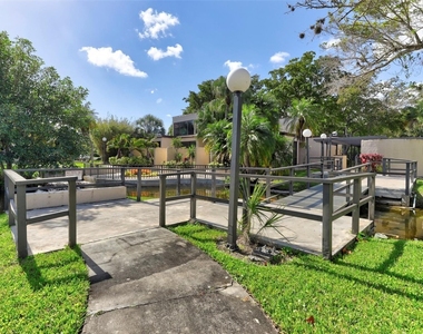 2236 N Cypress Bend Drive - Photo Thumbnail 47
