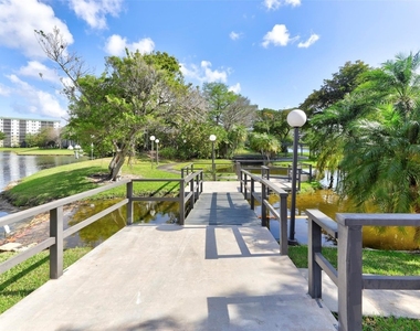 2236 N Cypress Bend Drive - Photo Thumbnail 34