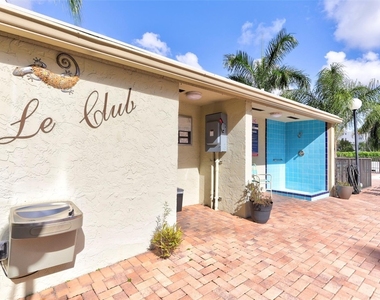 2236 N Cypress Bend Drive - Photo Thumbnail 31