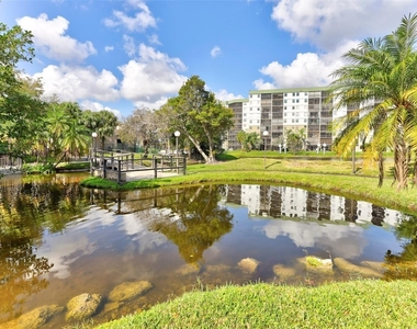 2236 N Cypress Bend Drive - Photo Thumbnail 37