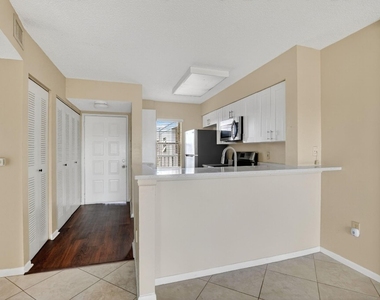 2236 N Cypress Bend Drive - Photo Thumbnail 4