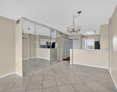 2236 N Cypress Bend Drive - Photo Thumbnail 8