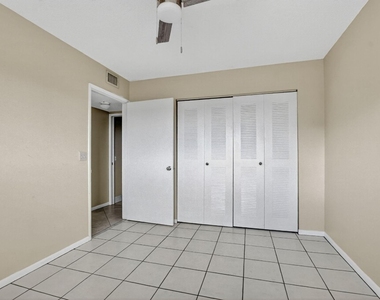 2236 N Cypress Bend Drive - Photo Thumbnail 19
