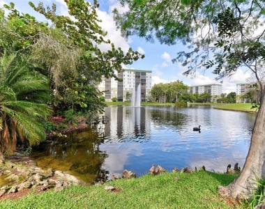 2236 N Cypress Bend Drive - Photo Thumbnail 43