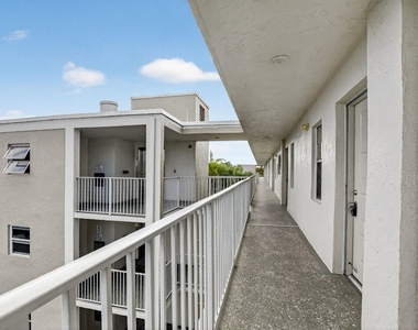 2236 N Cypress Bend Drive - Photo Thumbnail 24