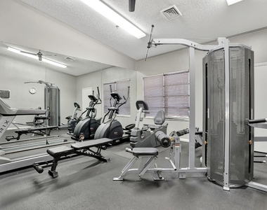 2236 N Cypress Bend Drive - Photo Thumbnail 40