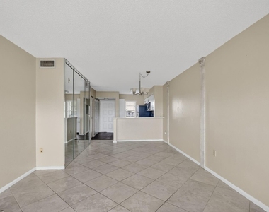 2236 N Cypress Bend Drive - Photo Thumbnail 9